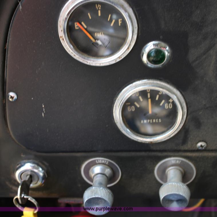 image for item A2974 1970 International Loadstar 1600 grain truck