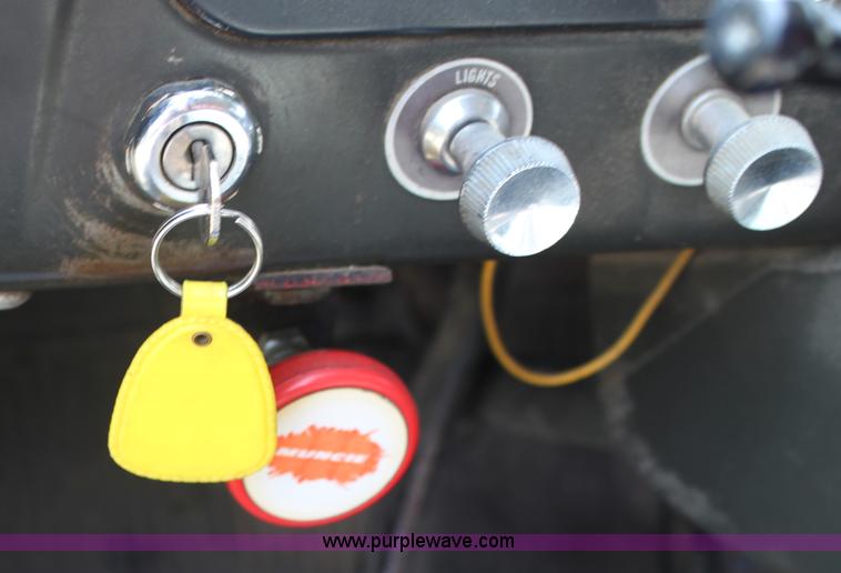 image for item A2974 1970 International Loadstar 1600 grain truck