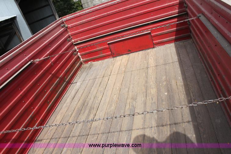 image for item A2974 1970 International Loadstar 1600 grain truck