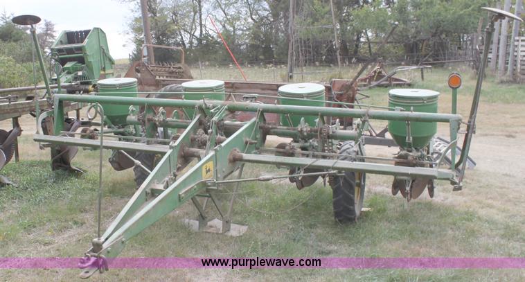 image for item A2976 John Deere 1240 four row planter
