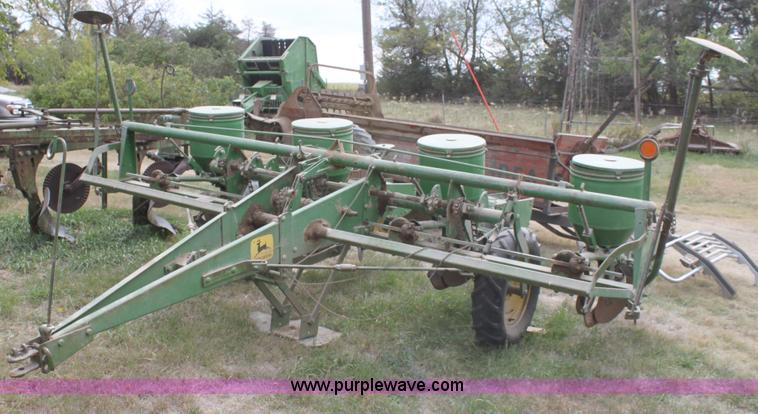 image for item A2976 John Deere 1240 four row planter