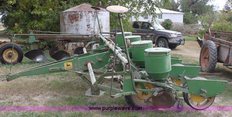 image for item A2976 John Deere 1240 four row planter
