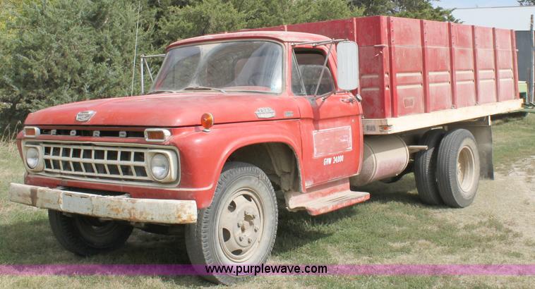 image for item A2978 1965 Ford F600 grain truck