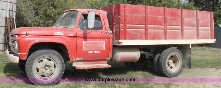 image for item A2978 1965 Ford F600 grain truck