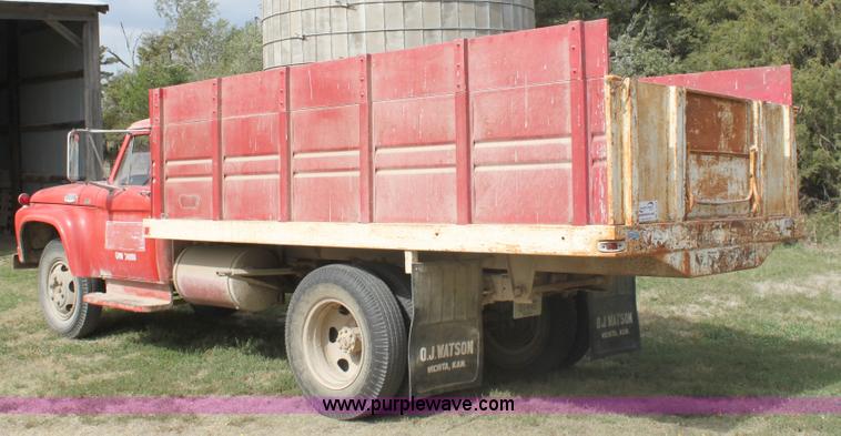 image for item A2978 1965 Ford F600 grain truck