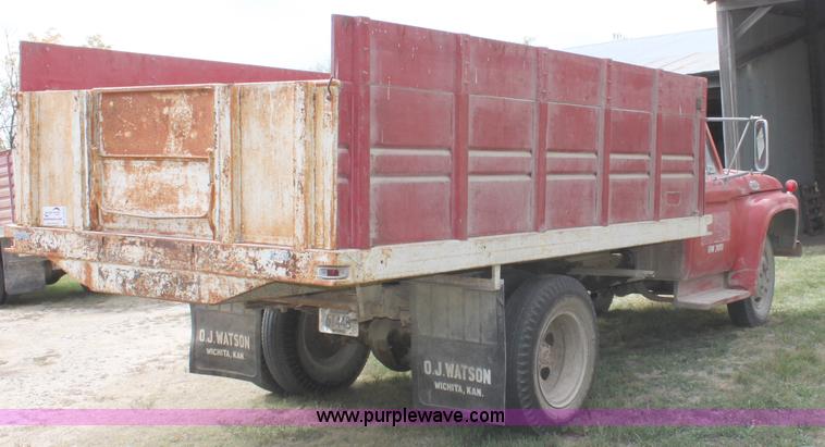 image for item A2978 1965 Ford F600 grain truck