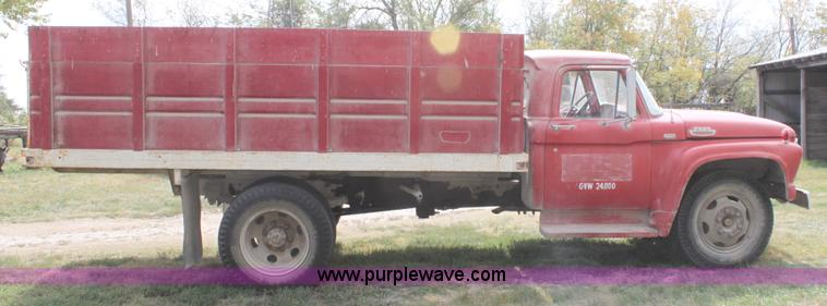 image for item A2978 1965 Ford F600 grain truck