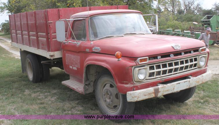 image for item A2978 1965 Ford F600 grain truck