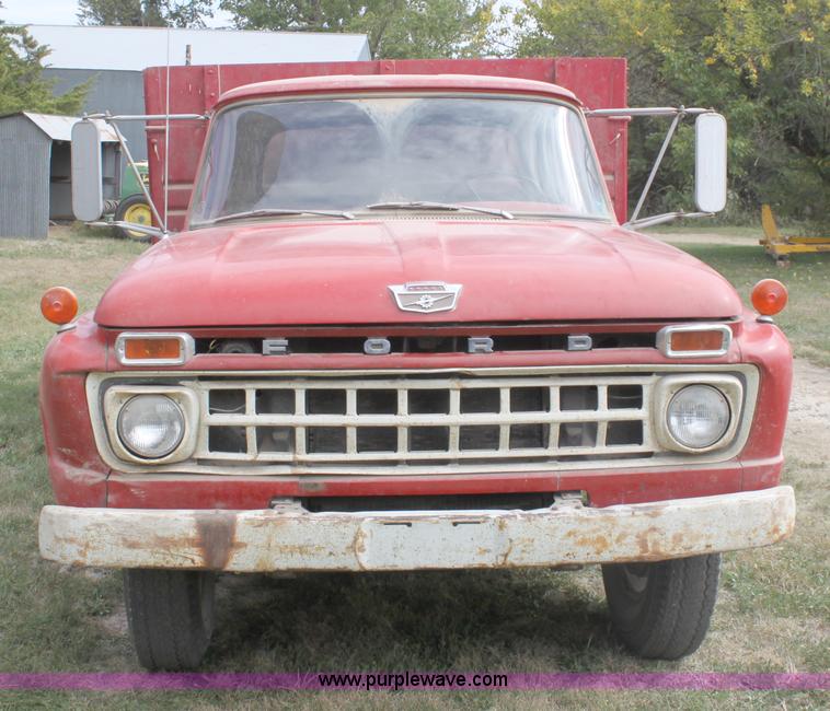 image for item A2978 1965 Ford F600 grain truck