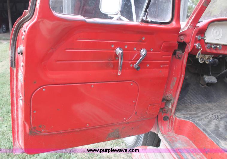 image for item A2978 1965 Ford F600 grain truck