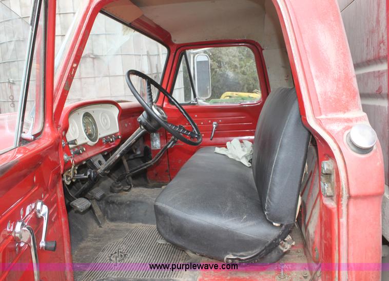 image for item A2978 1965 Ford F600 grain truck