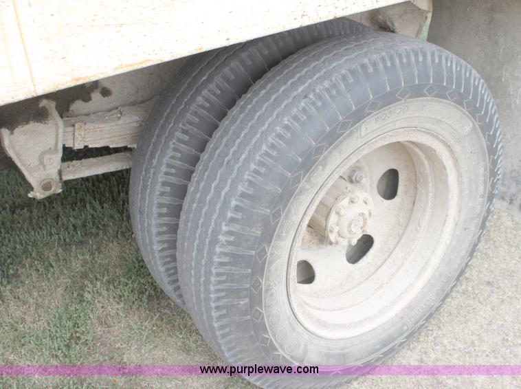 image for item A2978 1965 Ford F600 grain truck