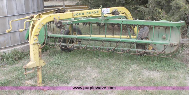 image for item A2979 John Deere 640 side rake