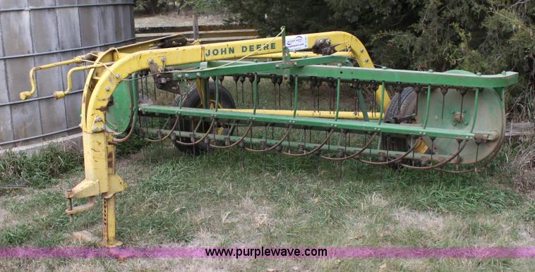 image for item A2979 John Deere 640 side rake