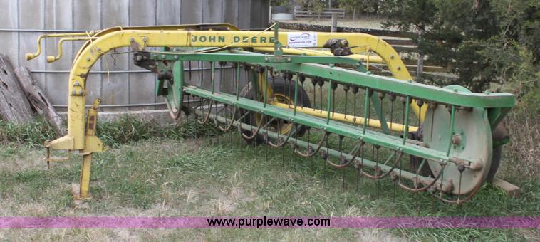 image for item A2979 John Deere 640 side rake