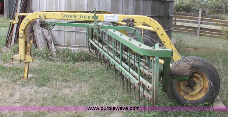 image for item A2979 John Deere 640 side rake