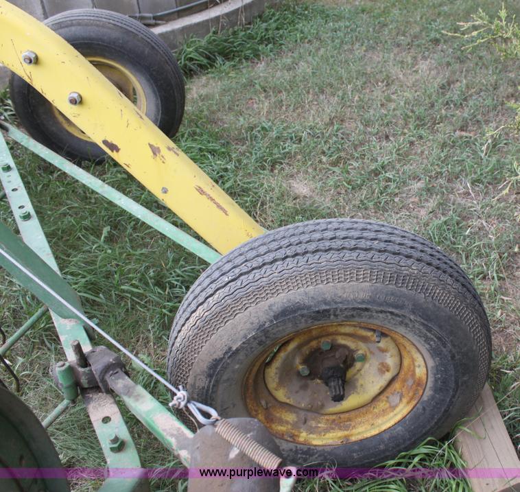 image for item A2979 John Deere 640 side rake