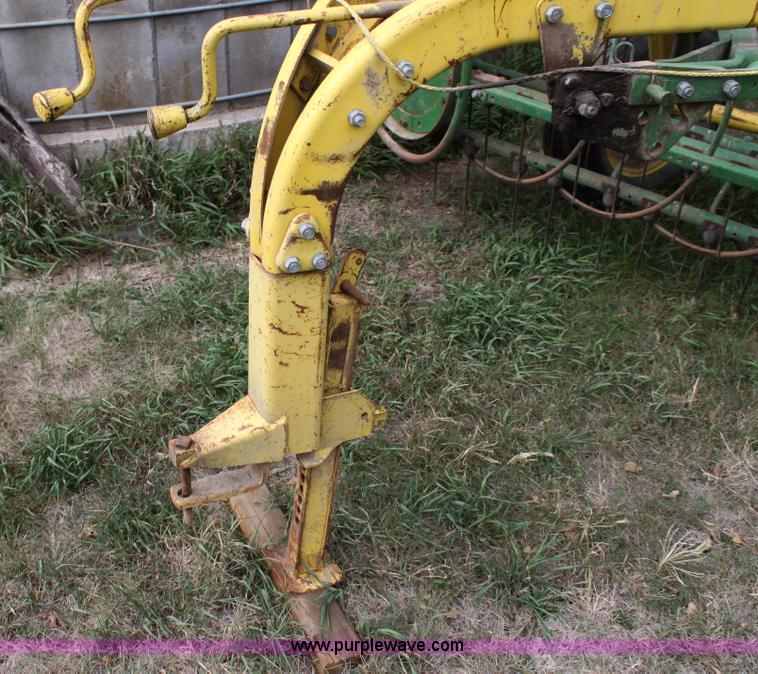 image for item A2979 John Deere 640 side rake
