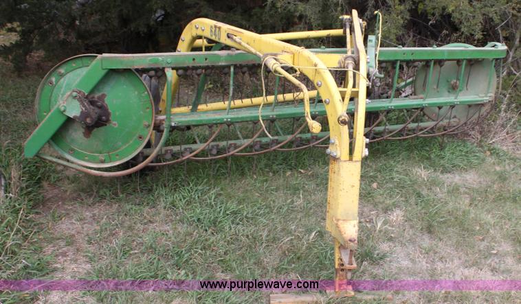 image for item A2979 John Deere 640 side rake