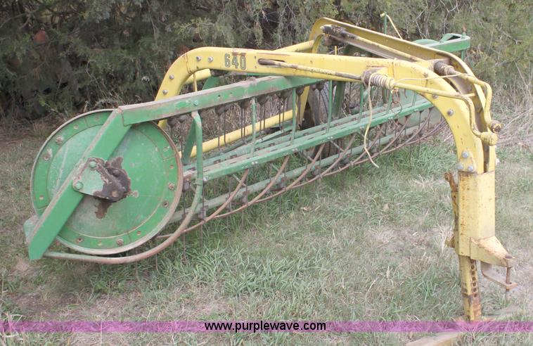 image for item A2979 John Deere 640 side rake