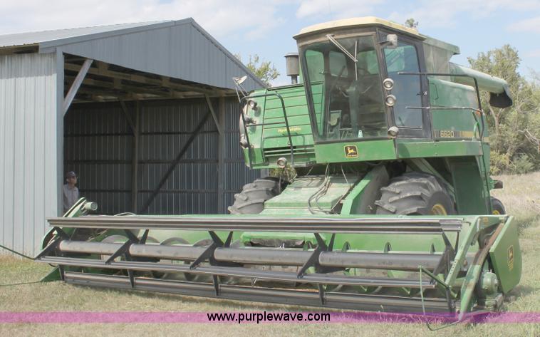 image for item A2987 1979 John Deere 6620 combine