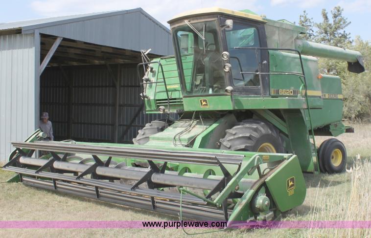 image for item A2987 1979 John Deere 6620 combine