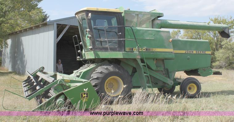 image for item A2987 1979 John Deere 6620 combine
