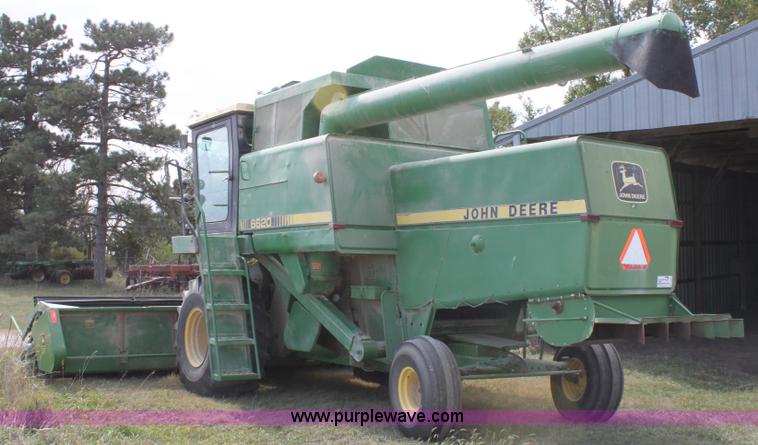 image for item A2987 1979 John Deere 6620 combine