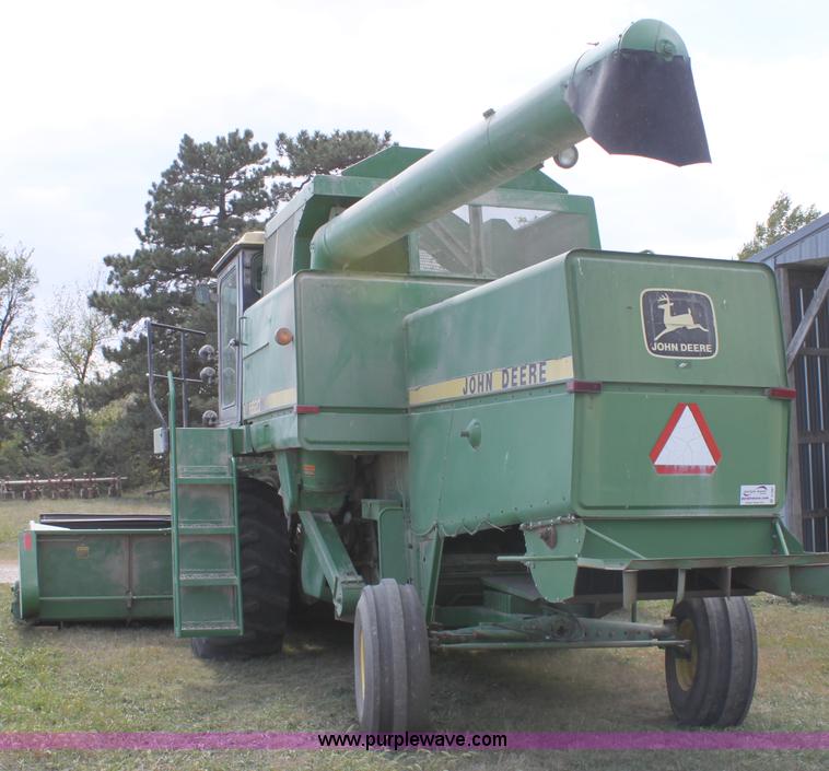 image for item A2987 1979 John Deere 6620 combine