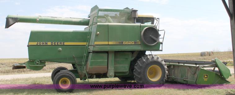 image for item A2987 1979 John Deere 6620 combine