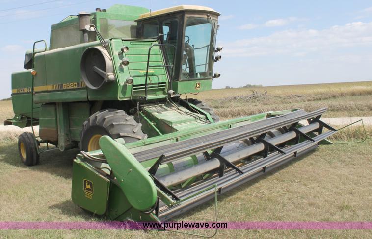 image for item A2987 1979 John Deere 6620 combine