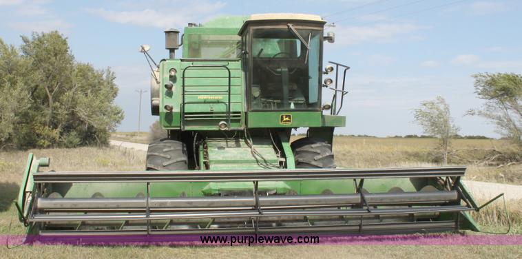 image for item A2987 1979 John Deere 6620 combine