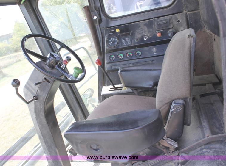 image for item A2987 1979 John Deere 6620 combine