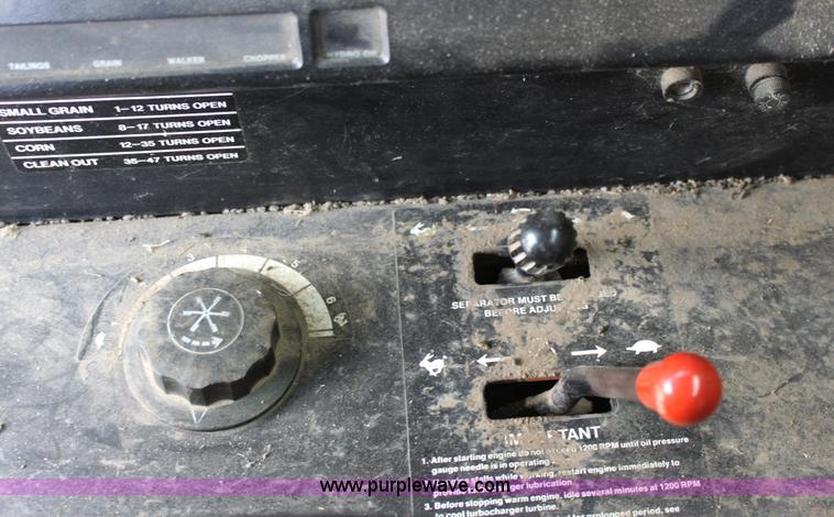 image for item A2987 1979 John Deere 6620 combine