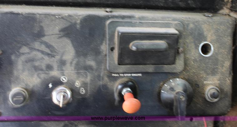 image for item A2987 1979 John Deere 6620 combine