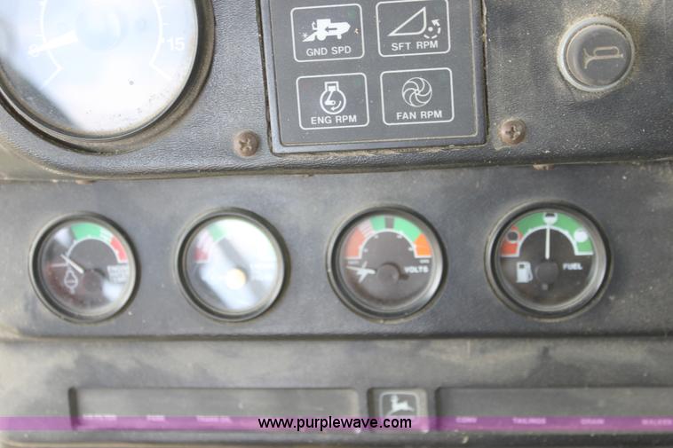 image for item A2987 1979 John Deere 6620 combine