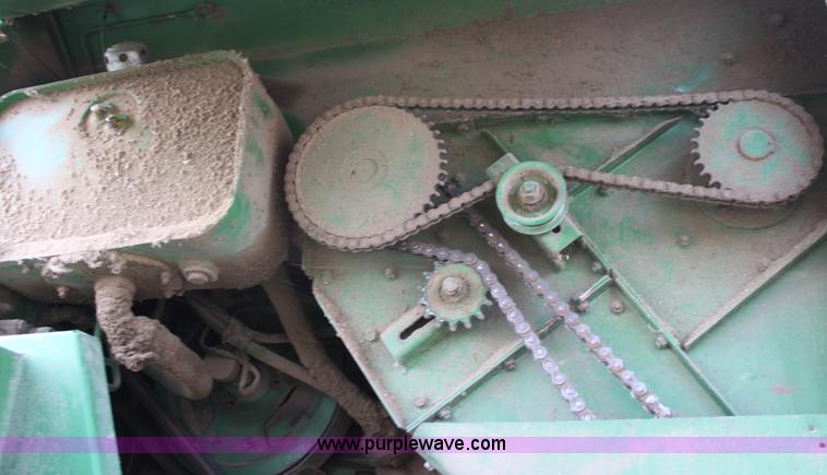 image for item A2987 1979 John Deere 6620 combine