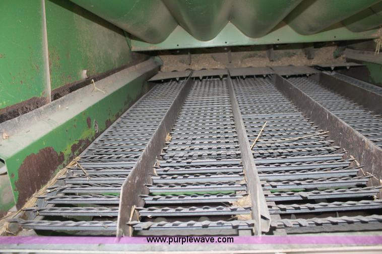 image for item A2987 1979 John Deere 6620 combine