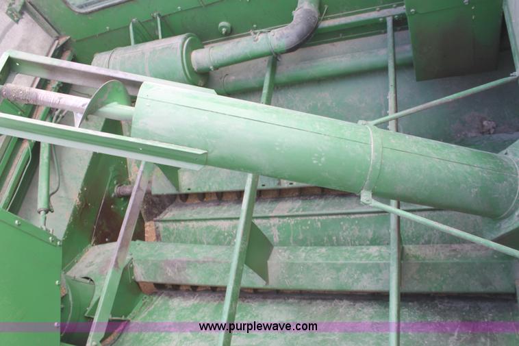 image for item A2987 1979 John Deere 6620 combine