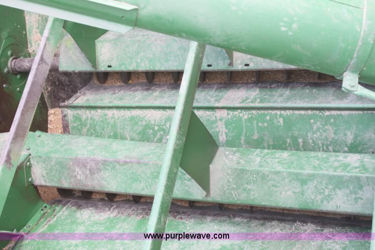 image for item A2987 1979 John Deere 6620 combine