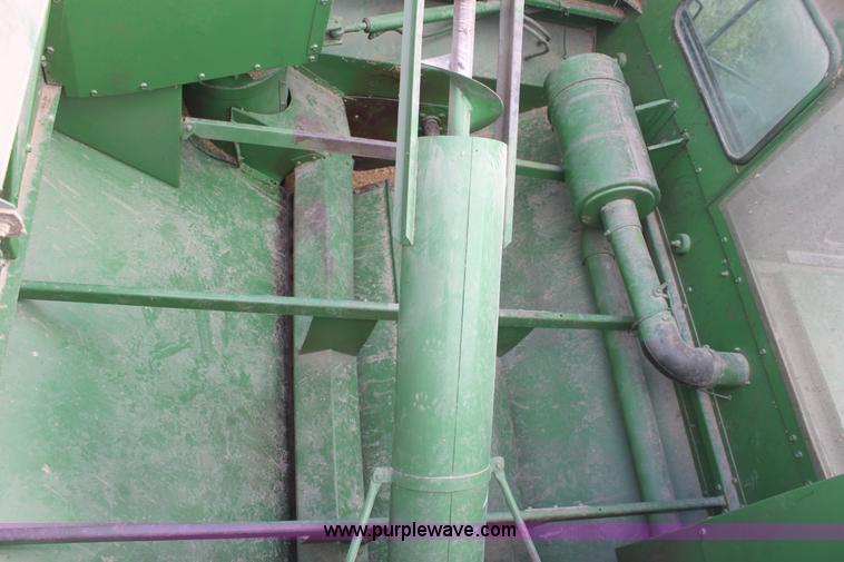 image for item A2987 1979 John Deere 6620 combine