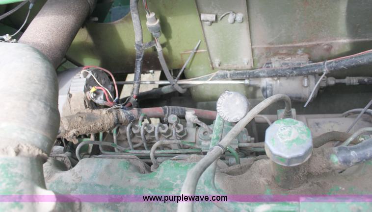 image for item A2987 1979 John Deere 6620 combine