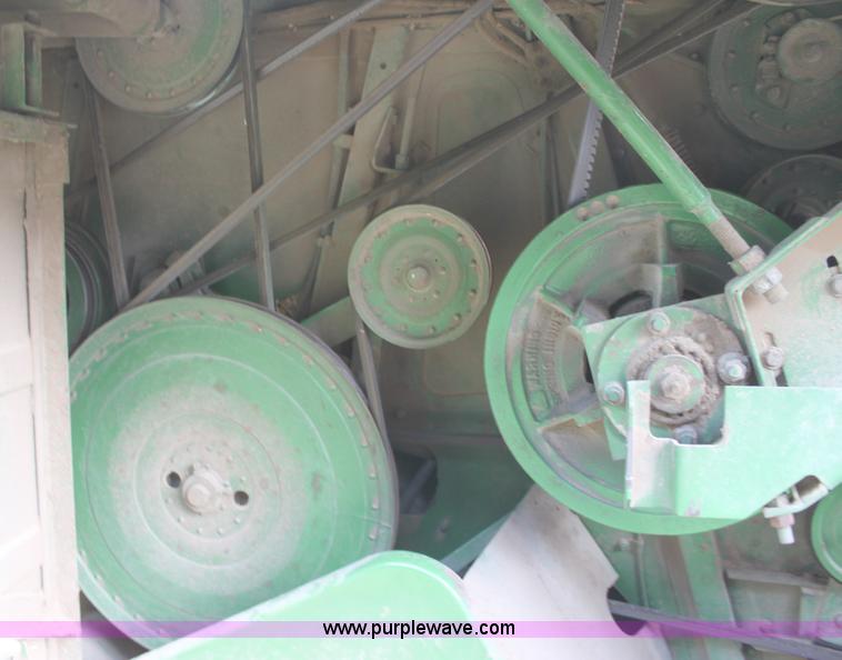 image for item A2987 1979 John Deere 6620 combine