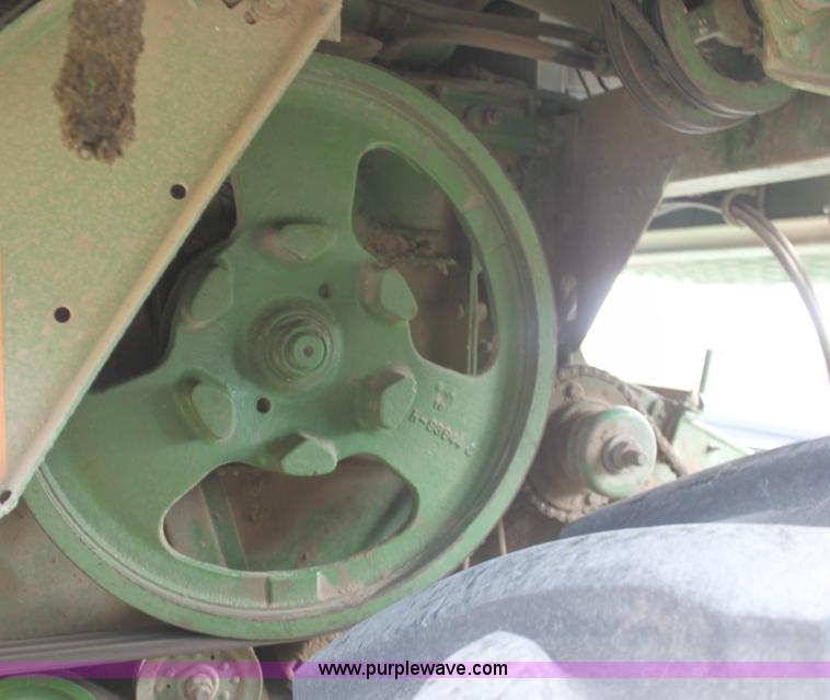 image for item A2987 1979 John Deere 6620 combine