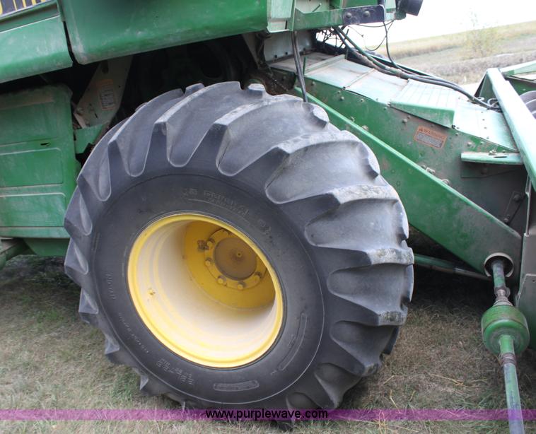 image for item A2987 1979 John Deere 6620 combine