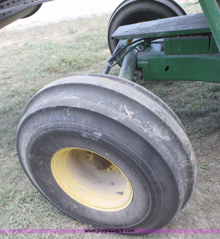 image for item A2987 1979 John Deere 6620 combine