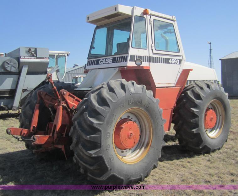 image for item B3006 1980 Case 4690 tractor