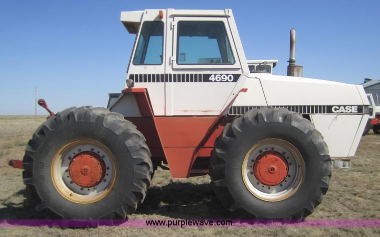 image for item B3006 1980 Case 4690 tractor