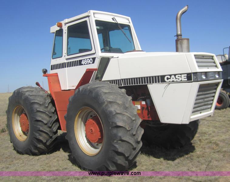 image for item B3006 1980 Case 4690 tractor