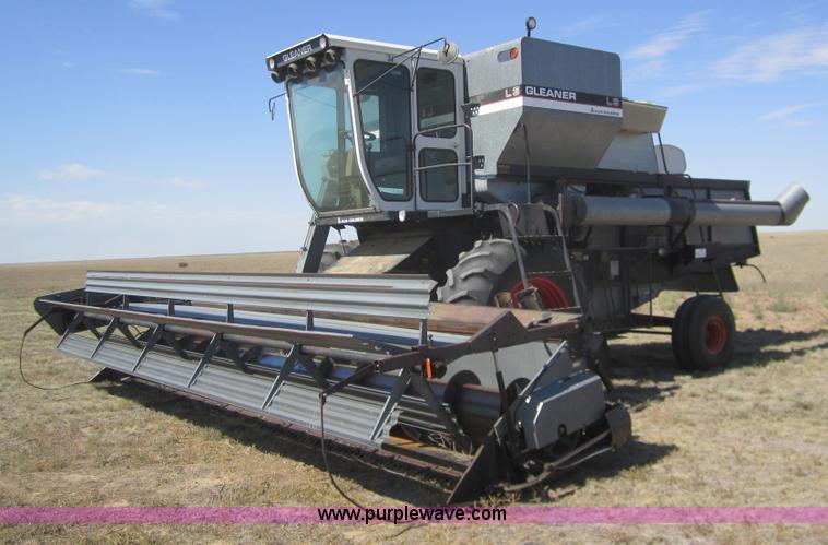 image for item B3017 1983 Gleaner L3 combine with header